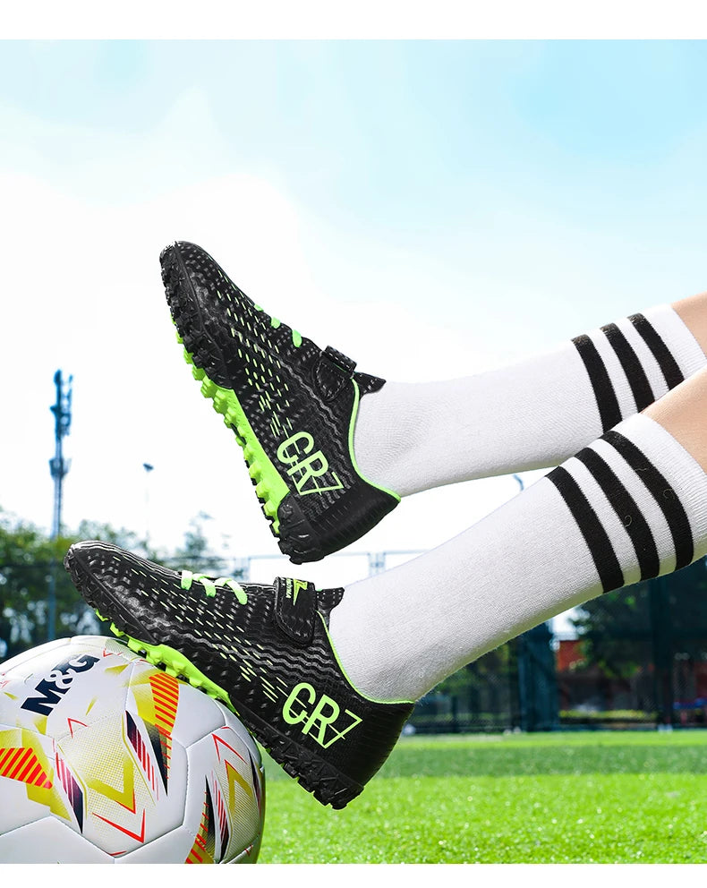 Nouvelles Chaussures de football pour enfants, Chaussures d'entraînement de football d'extérieur pour garçons et filles, Crampons de football à scratch, Baskets de futsal 28-39