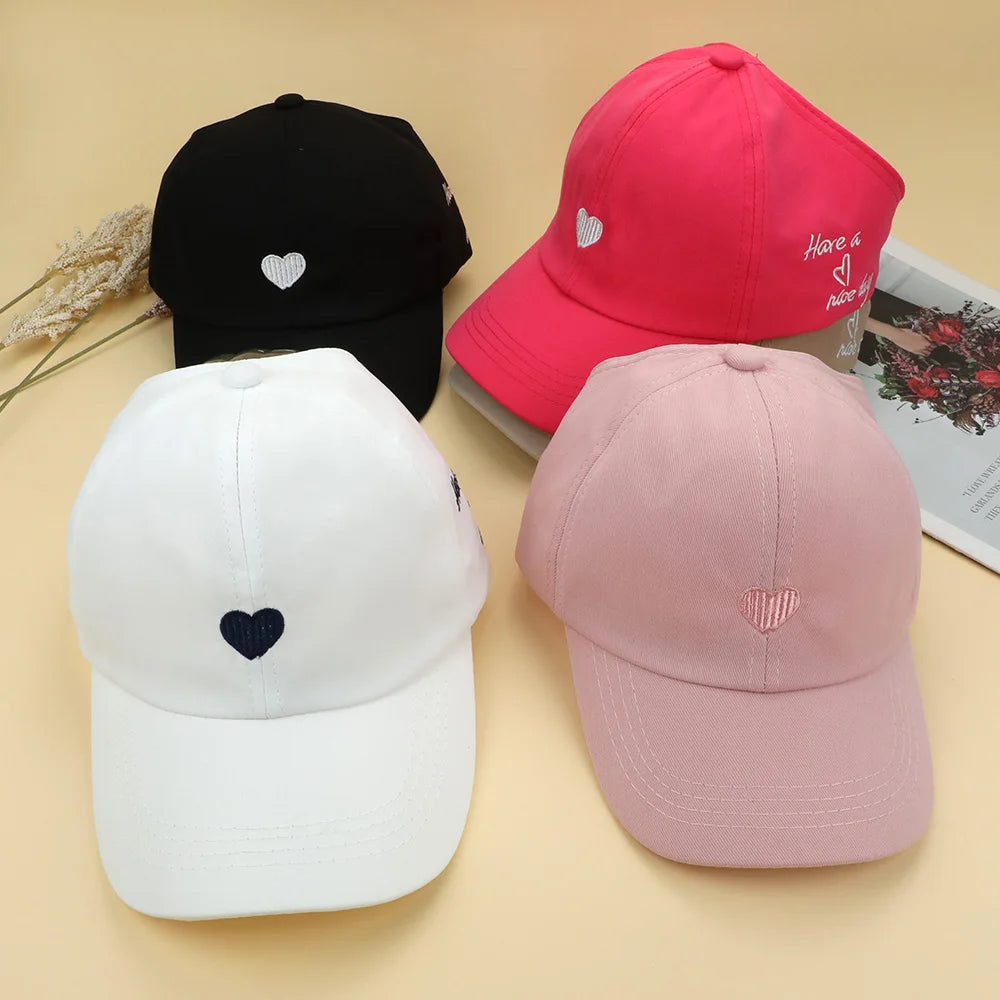 Casquettes de Baseball pour Enfants Garçons Filles Chapeau de Soleil Cœur Creux Amour Chapeaux à Queue de Cheval Haute Casquettes de Baseball Réglables pour Enfants de 4 à 12 Ans