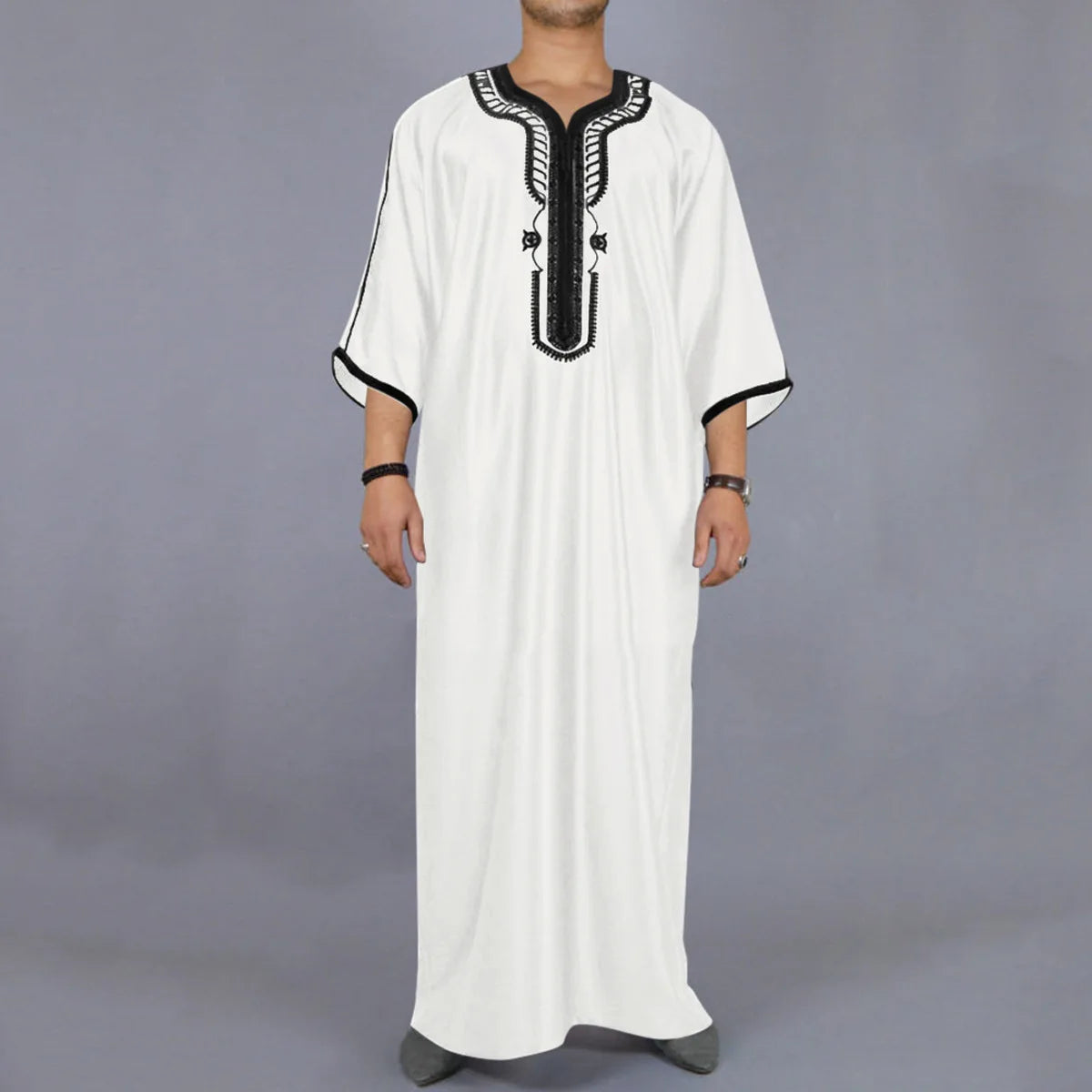 Herren Muslim Thobe 2026 Mittlerer Osten Jubba Thobe Langarm Islamisches Gewand Herren Muslimisches Kleid Saudi-Arabisch Kapuzen-Thobe Abaya Männlich