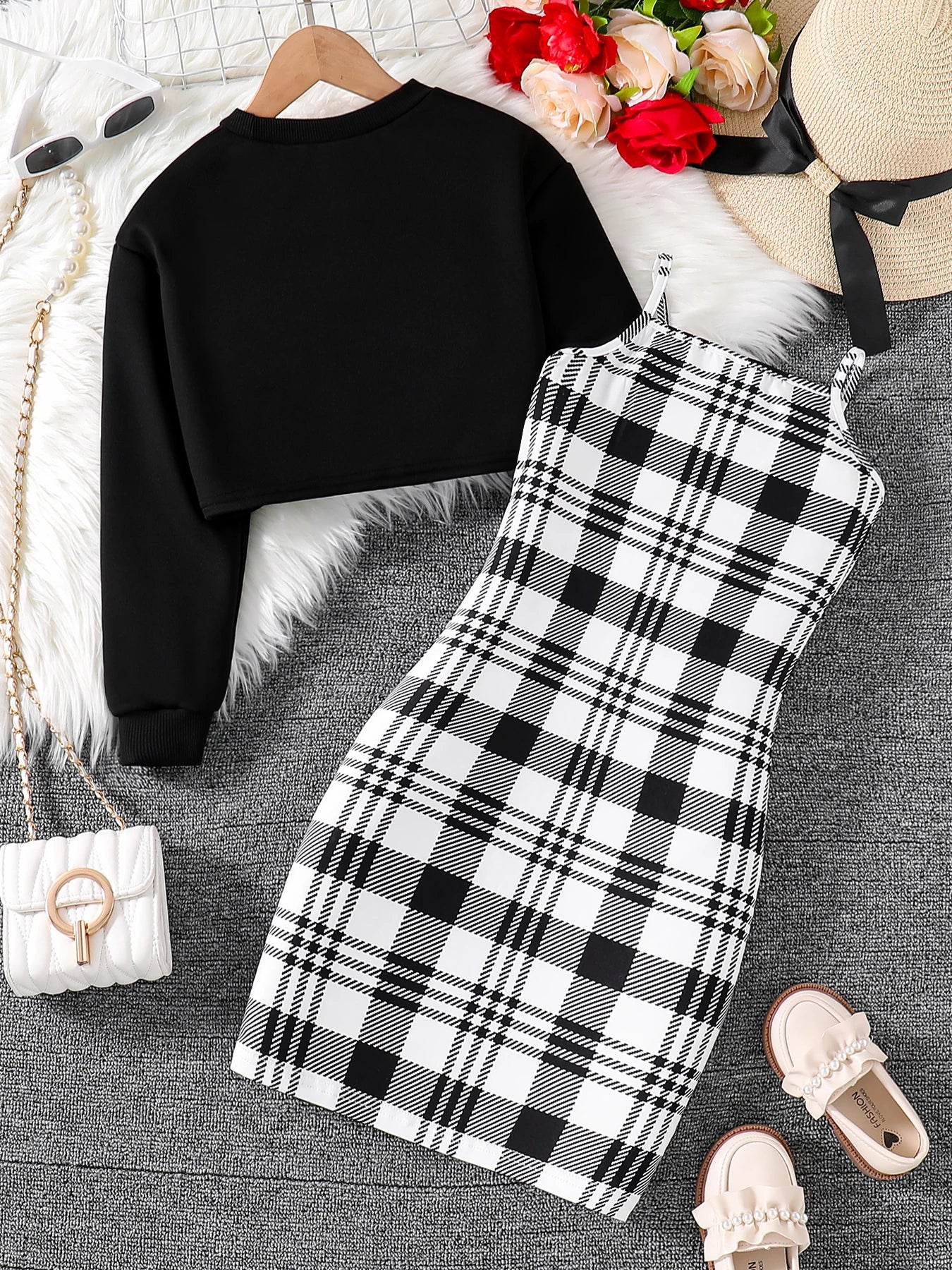 Frühlings- und Herbst-Mädchen niedlicher modischer lässiger 2-Teiler für draußen: Rundhals-Langarmshirt + ärmelloses kariertes Kleid-Set