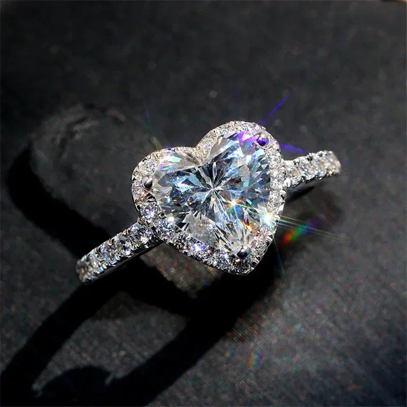 Bague Cœur Luxe Argent pour Femmes Exquise Mode Métal Incrusté de Zircons Blancs Bague de Mariage Bijoux de Fiançailles