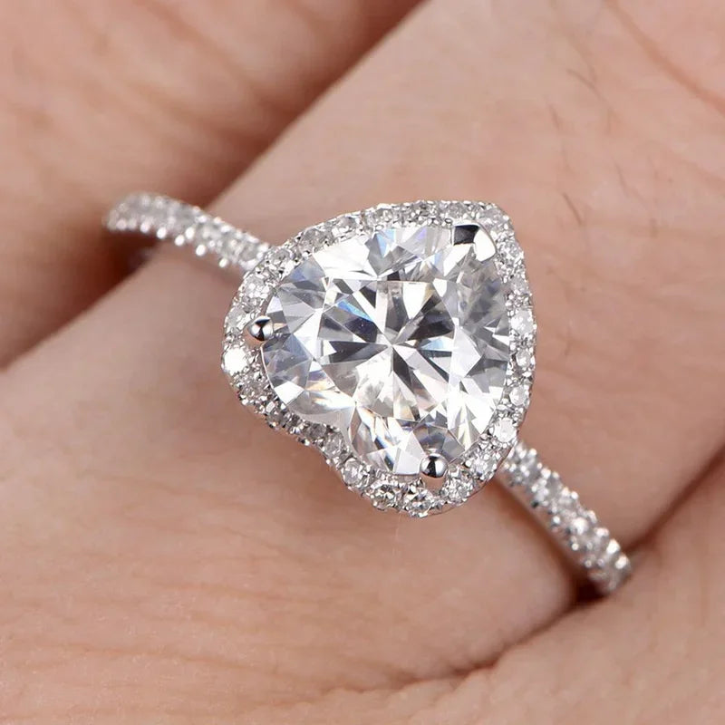 Bague Cœur Luxe Argent pour Femmes Exquise Mode Métal Incrusté de Zircons Blancs Bague de Mariage Bijoux de Fiançailles
