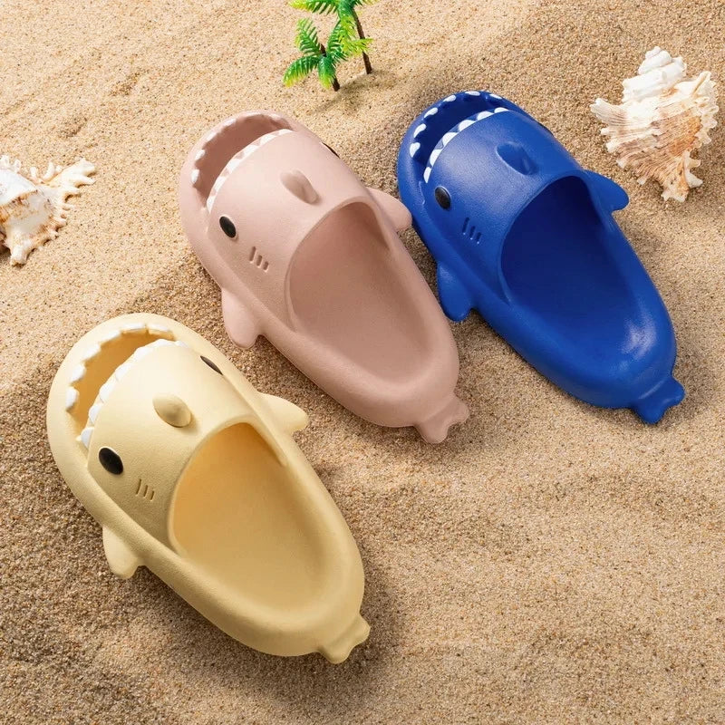 Chaussons de requin pour femmes adultes enfants salle de bain antidérapants EVA sandales d'extérieur pour hommes tongs de plage couples sandales à semelles épaisses