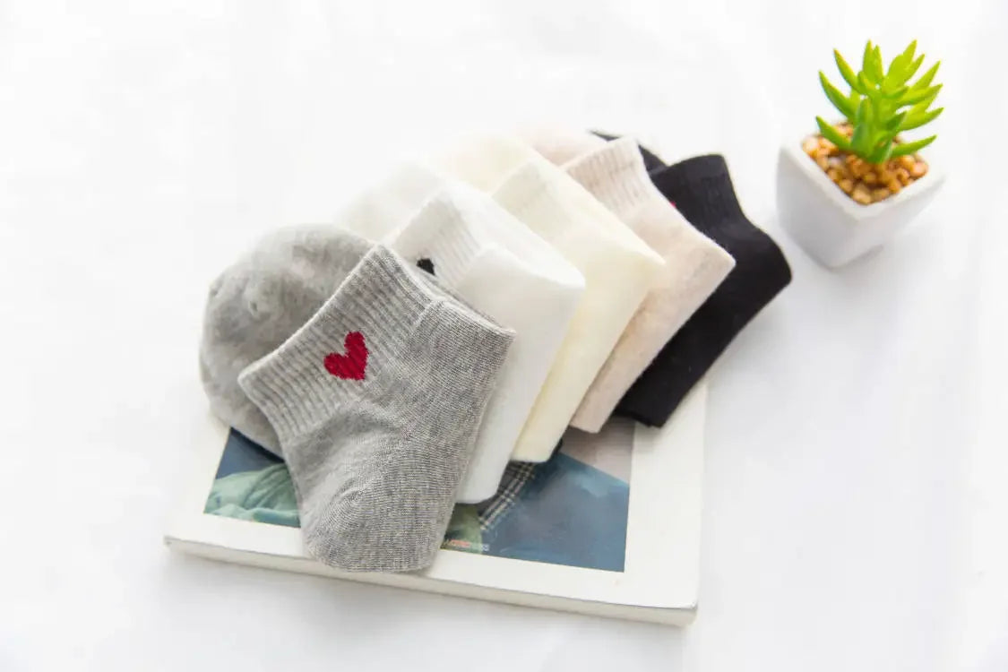 Frühling und Herbst Liebesherz MusterDamen Socken Lässige Sportsocken Kurze Bootssocken Süße reine Baumwolle Knöchelsocken Harajuku