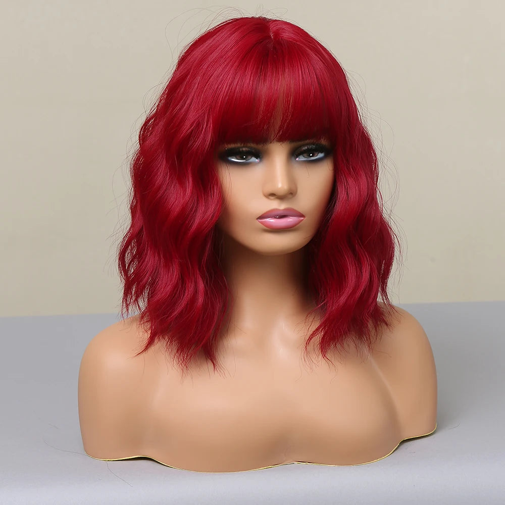 Perruque Synthétique Rouge Helloween Perruque Courte Bob Naturelle avec Frange pour Femme Fête Quotidienne Cosplay Fibre Résistante à la Chaleur