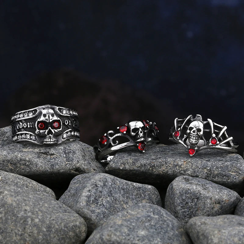 Livraison gratuite Bague homme en acier inoxydable 316L motif crâne avec zircon rouge Bijoux amulettes Cadeau pour petit ami style Punk Rock Vintage 2023 Nouveauté