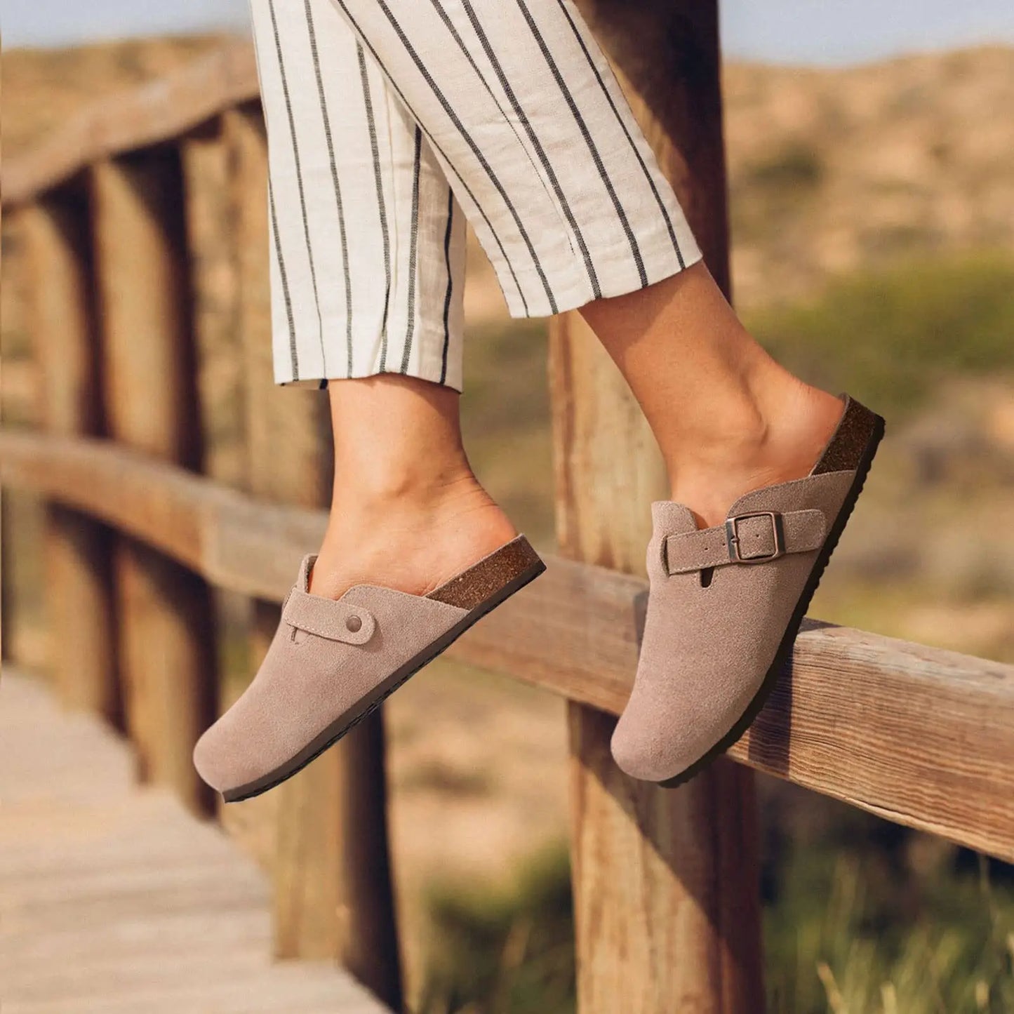 KIDMI Wildleder-Clogs für Damen Herren Pantoletten Korkfußbett Sandalen mit Fußgewölbestütze Modische rutschfeste Outdoor-Strandschuhe Hausschuhe