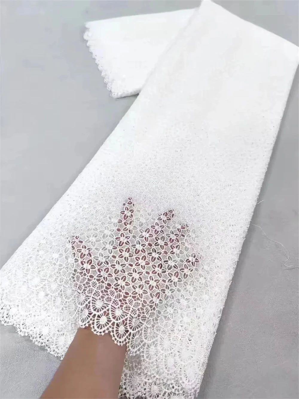 Tissu en soie de lait africain avec dentelle soluble dans l'eau 2025, tissu de dentelle nigériane en soie de lait de haute qualité pour robe de mariée