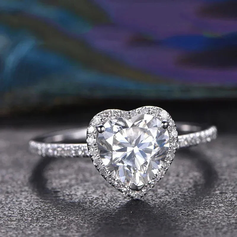 Bague Cœur Luxe Argent pour Femmes Exquise Mode Métal Incrusté de Zircons Blancs Bague de Mariage Bijoux de Fiançailles