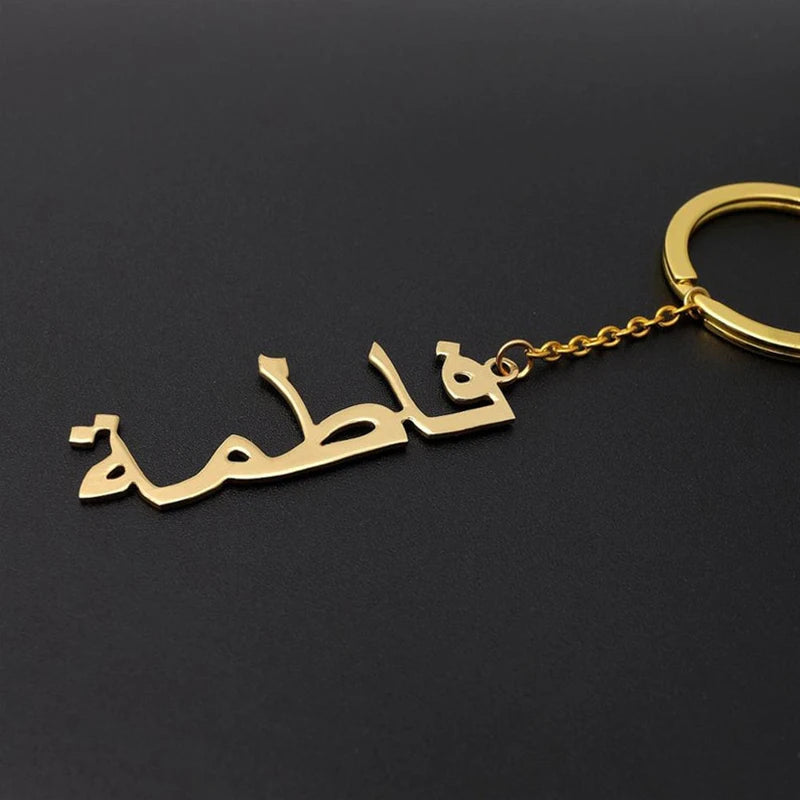 Porte-clés prénom arabe personnalisé Bijoux pour femmes Mode Acier inoxydable gravé LOGO Plaque nominative Porte-clés Cadeau d'anniversaire Vente en gros