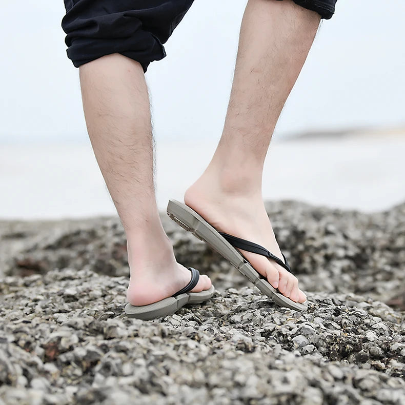 Tongs de Massage Hommes Pantoufles d'Été Sandales de Plage Confortables Hommes Chaussures Décontractées Mode Hommes Tongs Chaussures Tendance 2023
