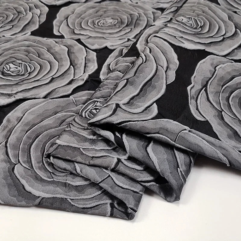 Dunkler Jacquard-Stoff Frühling Herbst Konkav Konvex Rose Kleid Anzug Windbreaker Kleidung Design Nähen Tuch Mode Großhandel Diy