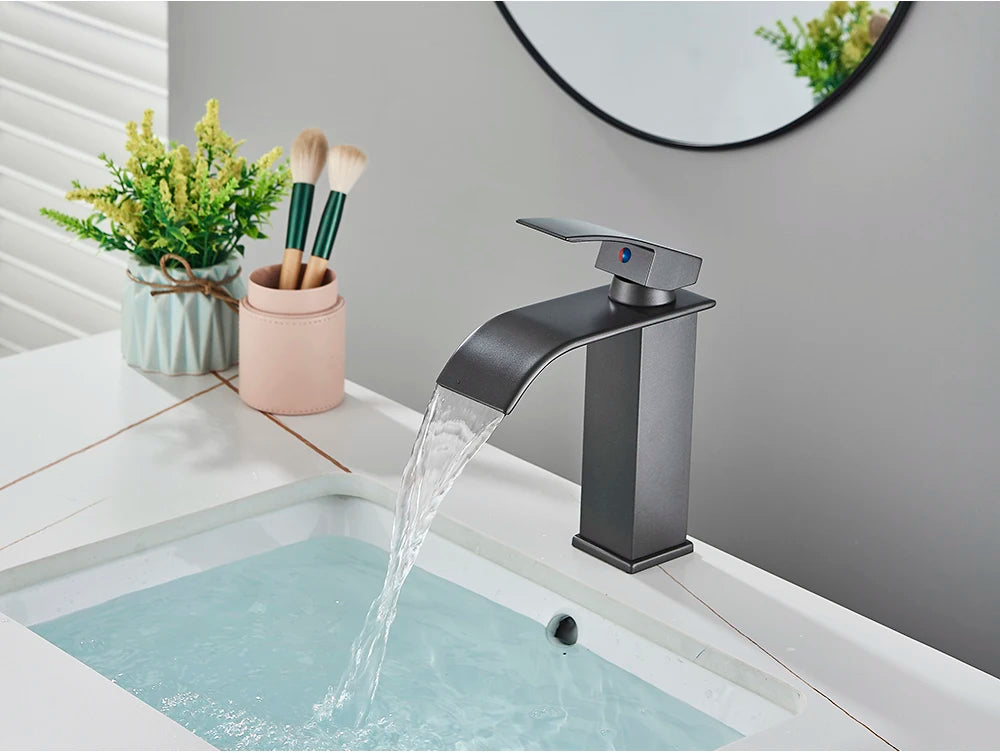 Robinet de Lavabo Doré Brossé, Élégant Robinet Cascade pour Salle de Bain, Mitigeur Monocommande en Laiton à Fixation sur Plan
