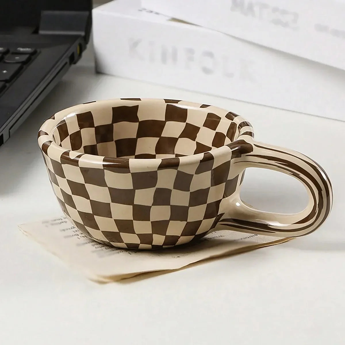 1x kreative Teetasse mit Schachbrettmuster aus Keramik, unregelmäßige Schachbrett-Kaffeetasse