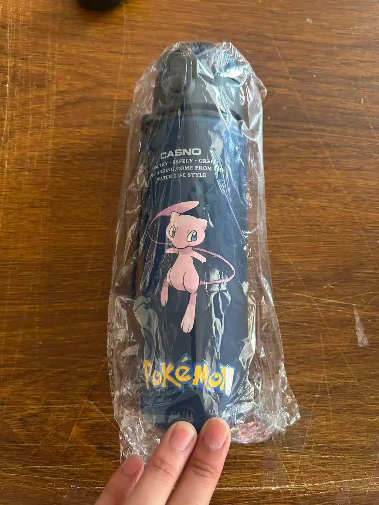 560ML Pokémon Wasserbecher Pikachu Mewtu Gengar Tragbare Plastik-Cartoon-Outdoor-Sport-Großraum-Reise-Wander-Wasserflasche