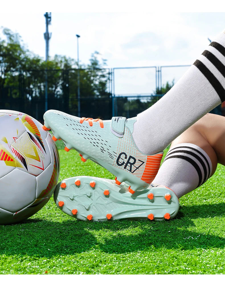 Nouvelles Chaussures de football pour enfants, Chaussures d'entraînement de football d'extérieur pour garçons et filles, Crampons de football à scratch, Baskets de futsal 28-39