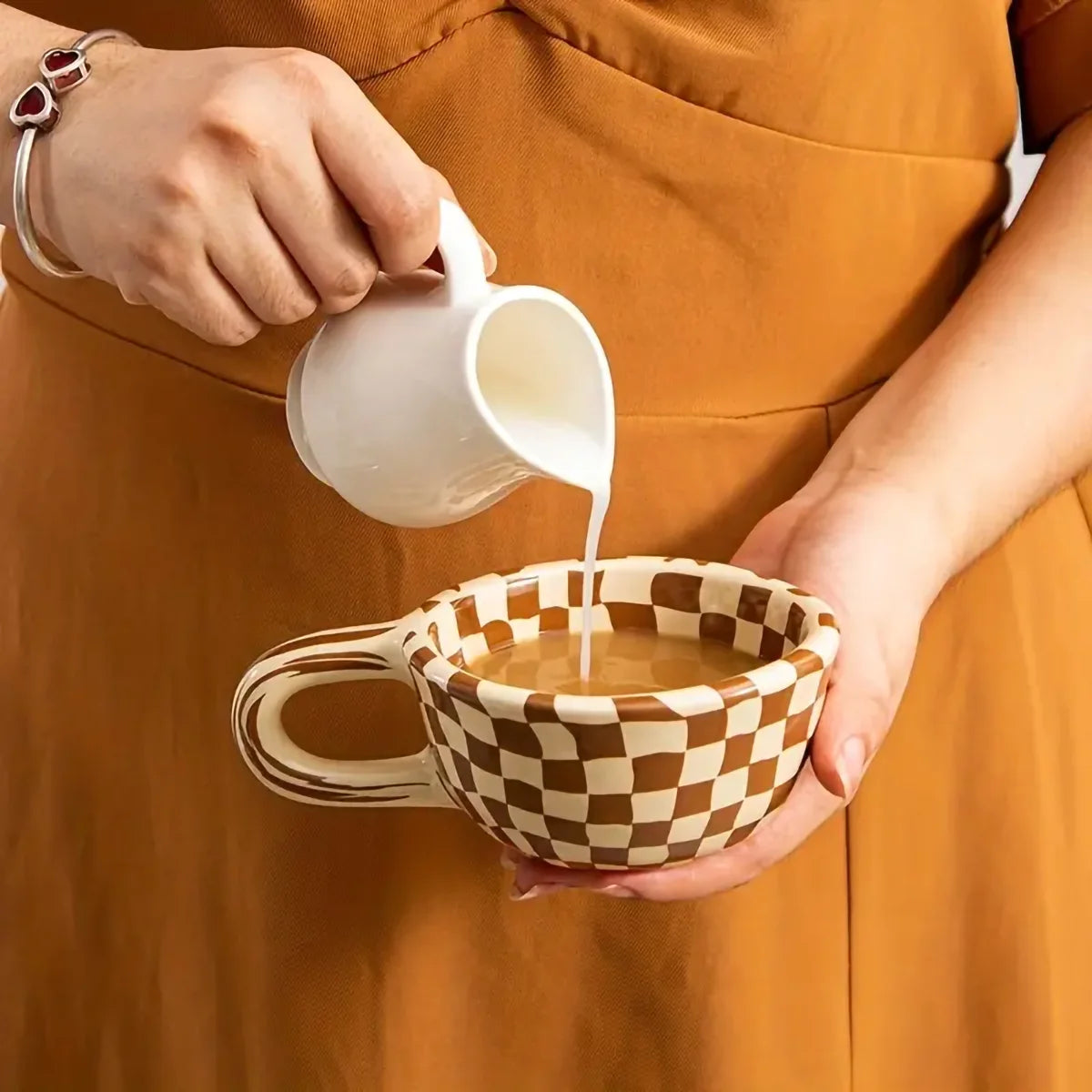 1x kreative Teetasse mit Schachbrettmuster aus Keramik, unregelmäßige Schachbrett-Kaffeetasse