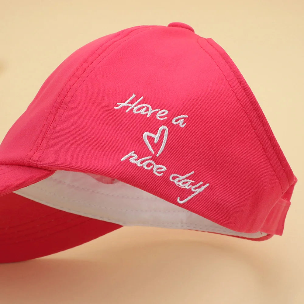 Casquettes de Baseball pour Enfants Garçons Filles Chapeau de Soleil Cœur Creux Amour Chapeaux à Queue de Cheval Haute Casquettes de Baseball Réglables pour Enfants de 4 à 12 Ans