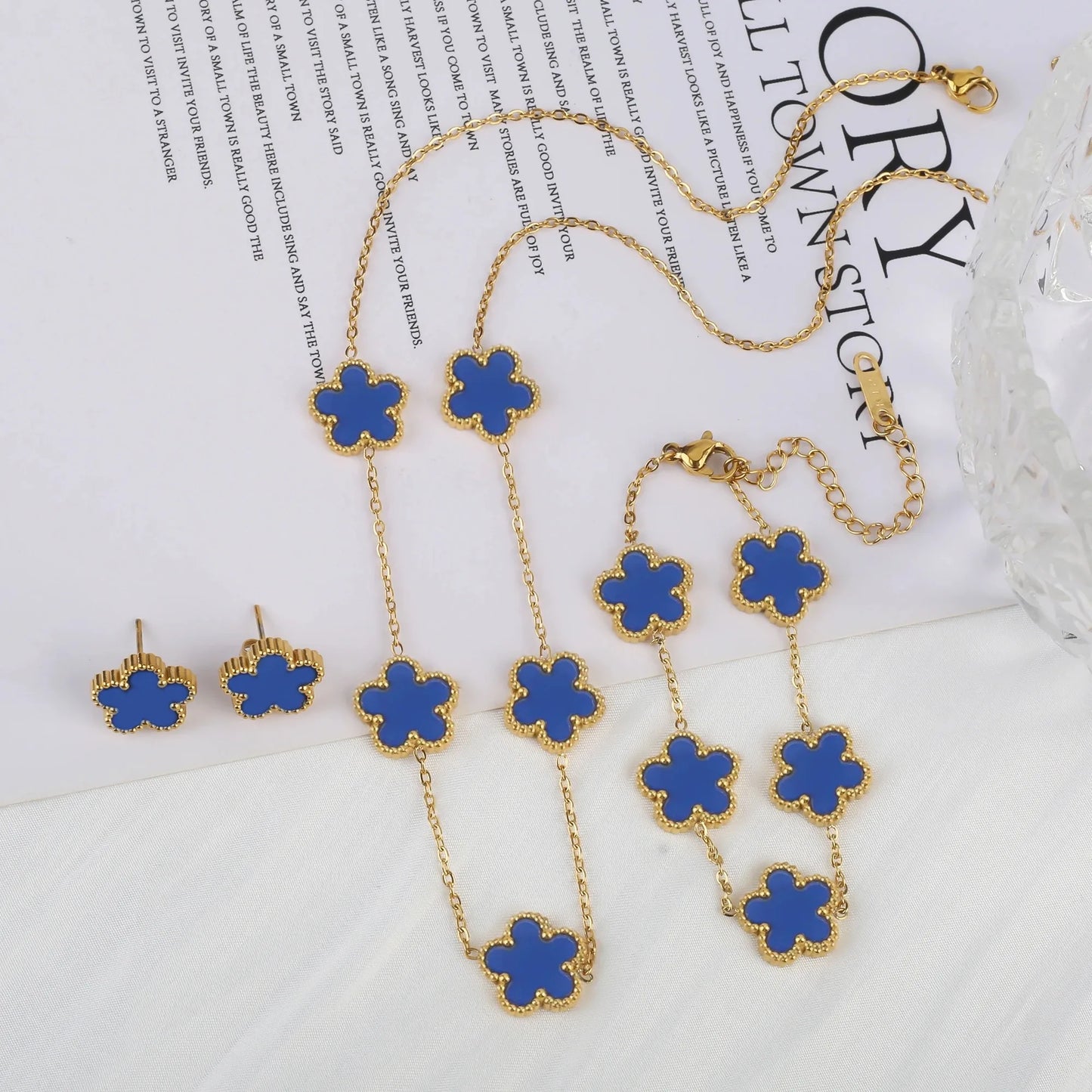 Heiße Schmuckverkäufe Edelstahl Fünfblumen-Halskette Armband Ohrringe Set Damenschmuck mit hohem Anspruch Kleeblatt Schmuck Party