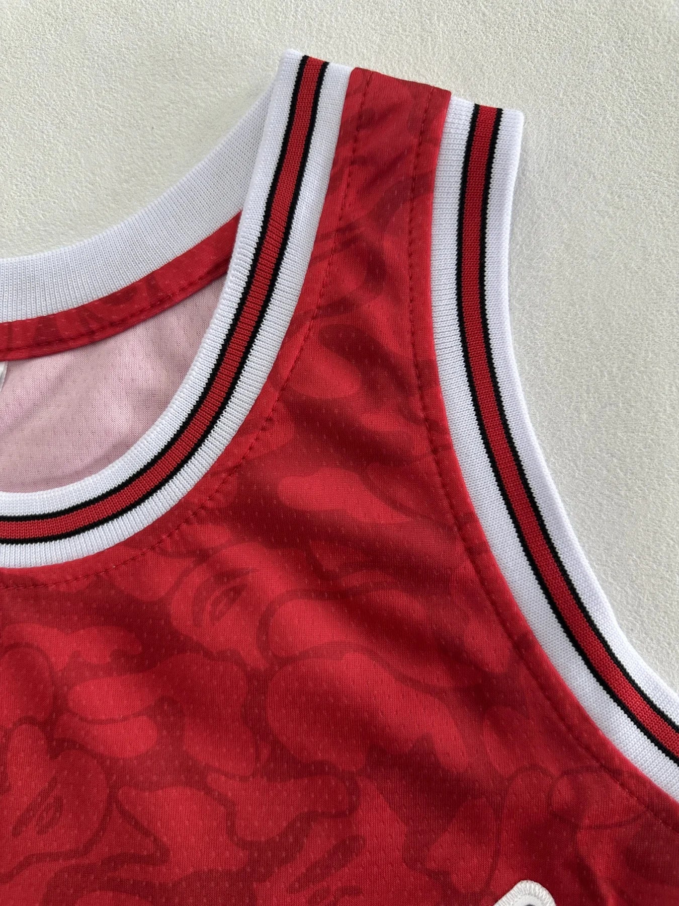 Herren gestreiftes Basketball-Sporttrikot, atmungsaktives ärmelloses Sweatshirt mit Musterstickerei für Training und Wettkampf