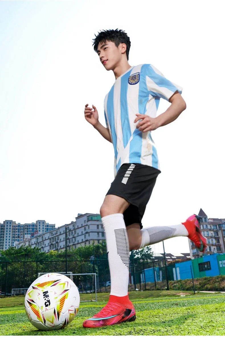 Neue Herren-Fußballschuhe Trainingsschuhe FG Ultraleichte Fußballschuhe Outdoor Drop Shipping Fußballschuhe Rutschfeste lange Stollen