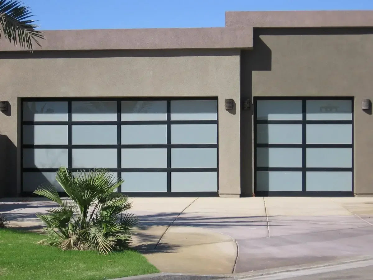 Portes de garage sur mesure en gros pour fabricants, portes de garage automatiques isolées, portes de garage sectionnelles en verre dépoli