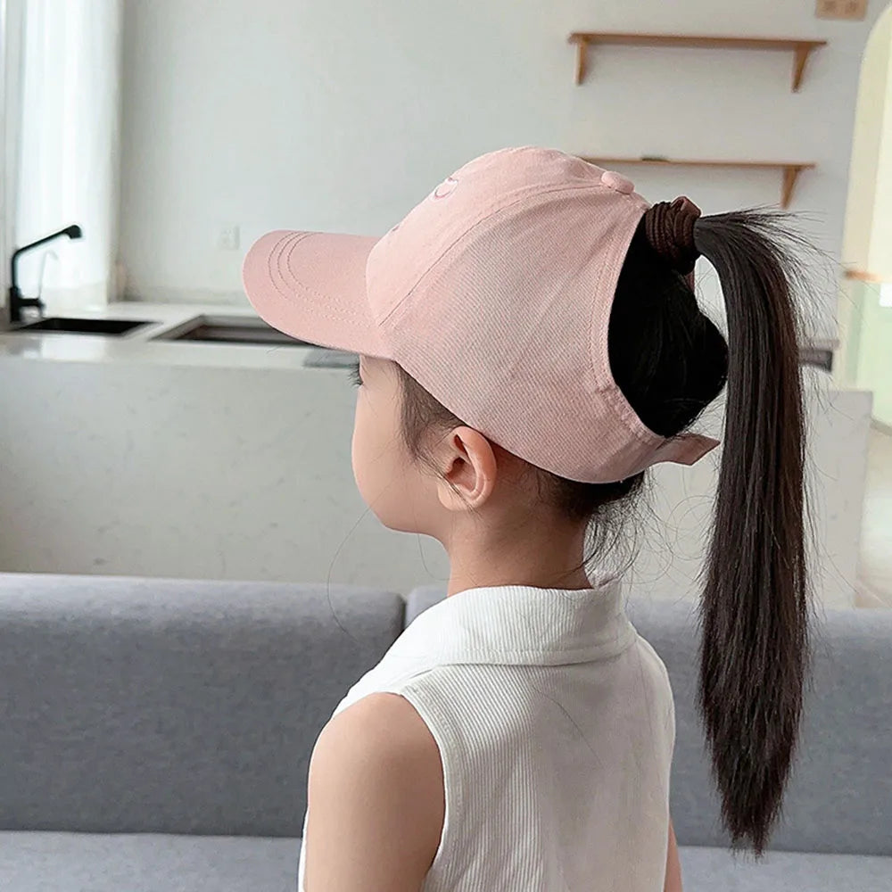 Casquettes de Baseball pour Enfants Garçons Filles Chapeau de Soleil Cœur Creux Amour Chapeaux à Queue de Cheval Haute Casquettes de Baseball Réglables pour Enfants de 4 à 12 Ans