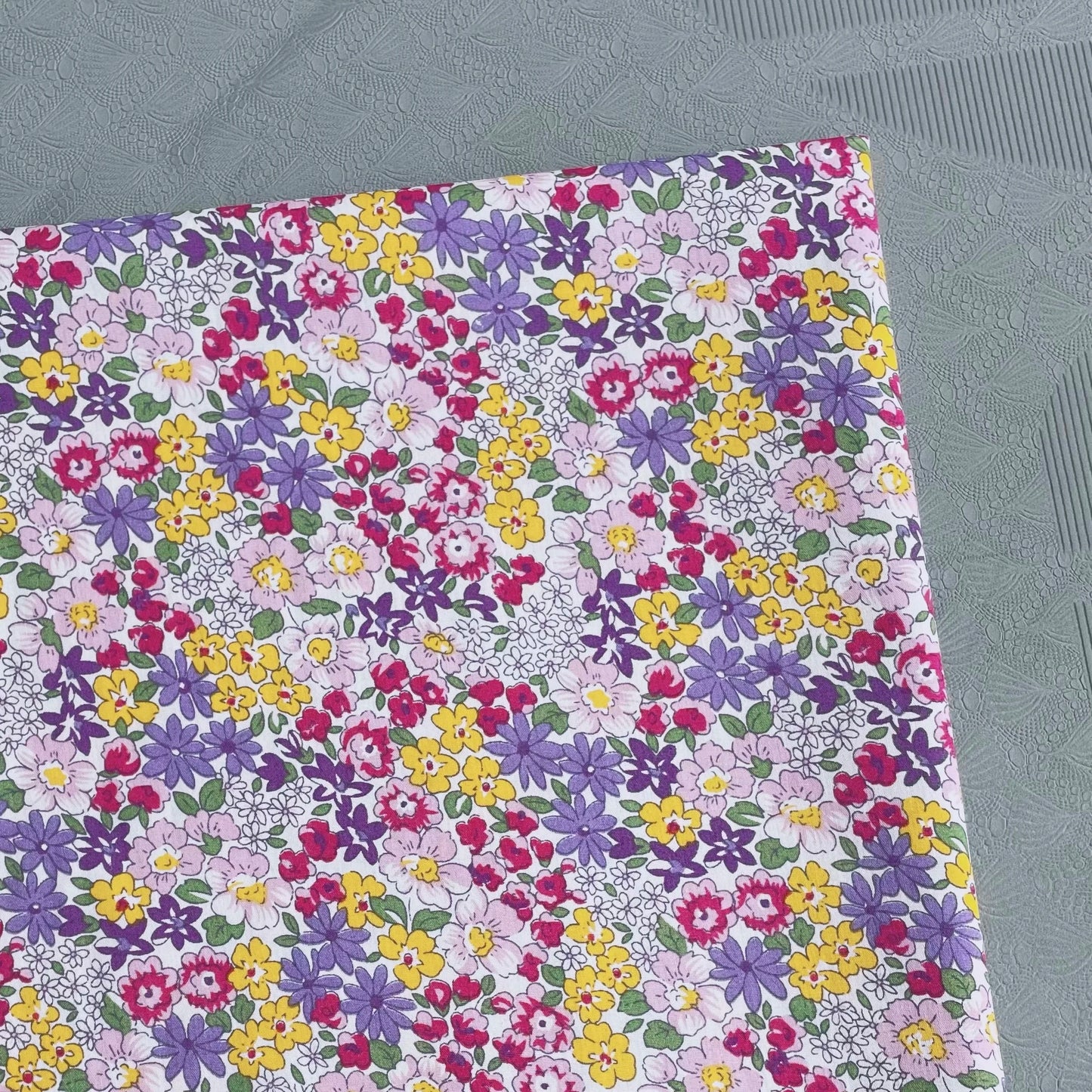 Betsy Floral 100% Baumwoll-Popeline-Stoff 40S, Liberty-ähnlich, digital bedruckt für Nähen von Kleidung, Kleid, Rock, Kinder, Designer