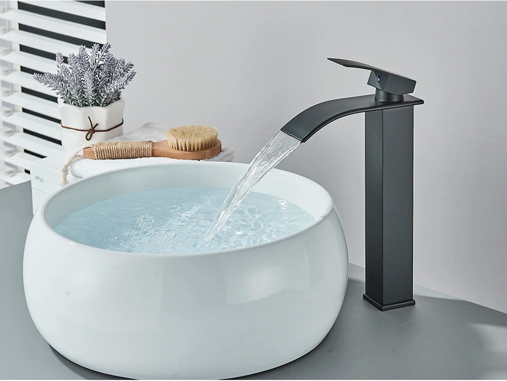 Robinet de Lavabo Doré Brossé, Élégant Robinet Cascade pour Salle de Bain, Mitigeur Monocommande en Laiton à Fixation sur Plan