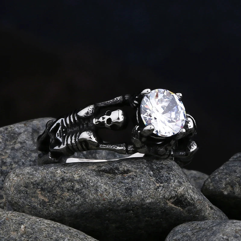 Livraison gratuite Bague homme en acier inoxydable 316L motif crâne avec zircon rouge Bijoux amulettes Cadeau pour petit ami style Punk Rock Vintage 2023 Nouveauté