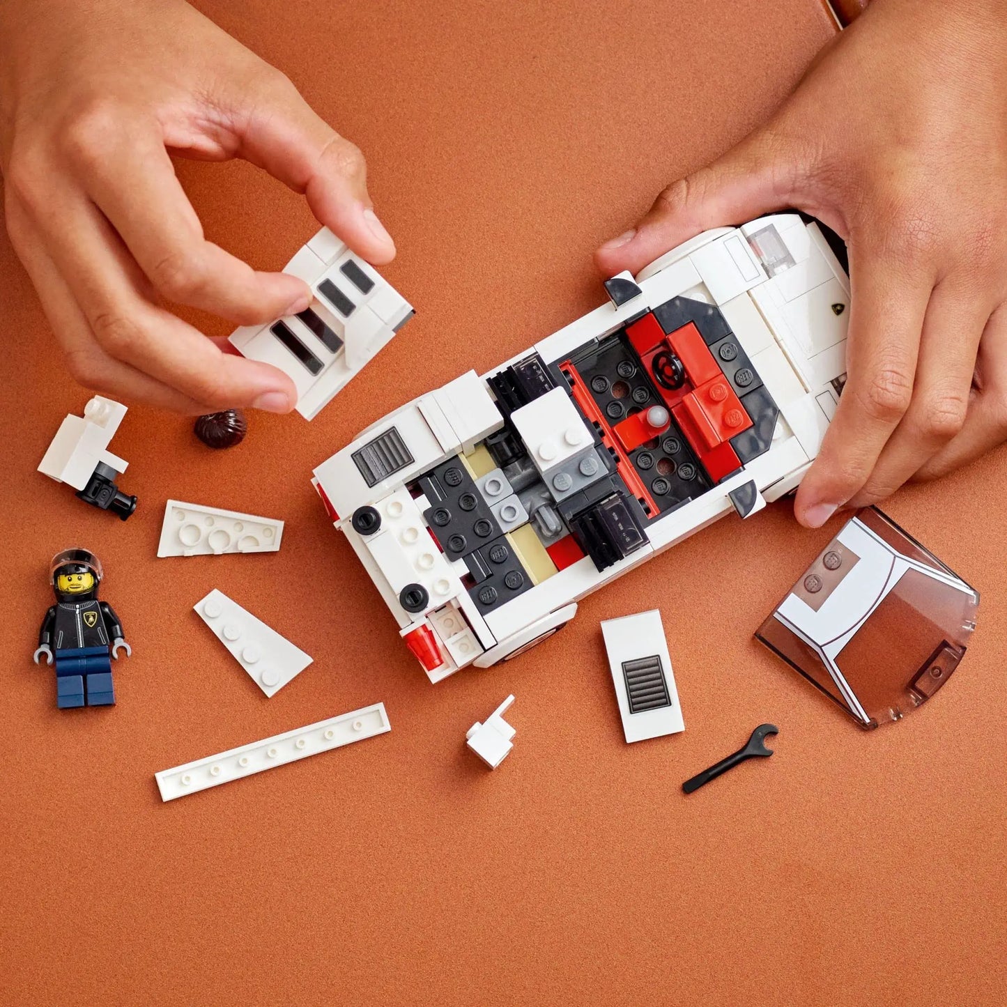 LEGO Speed Champions Lamborghini Countach 76908 Rennwagen-Spielzeug-Sammelbausatz Rennfahrer-Minifigur als Geburtstagsgeschenk