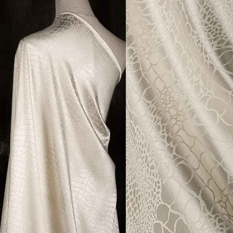 Tissu Micro Stretch Jacquard Noir au Mètre pour Robes Vêtements Couture Motif Uni Imprimé Crocodile Tissu Lisse pour Travaux d'Aiguille