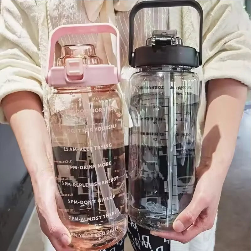 Bouteille d'eau en plastique de 2 litres avec paille, grande bouteille portable de voyage, tasse de sport fitness grande valeur, grosse tasse universelle pour adultes