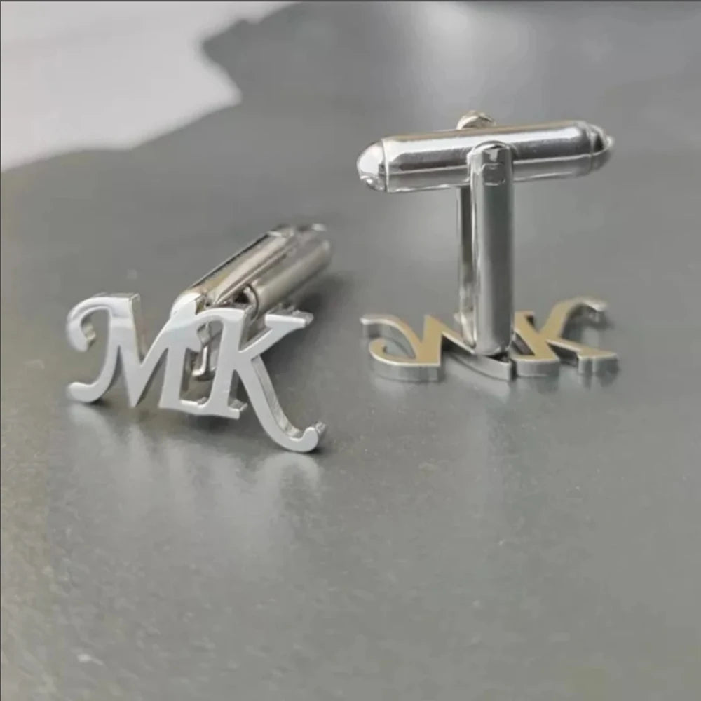 Boutons de manchette initiaux personnalisés pour les mariages. Préparez des cadeaux de mariage pour lui. Préparez des boutons de manchette pour hommes. Préparez des cadeaux pour papa