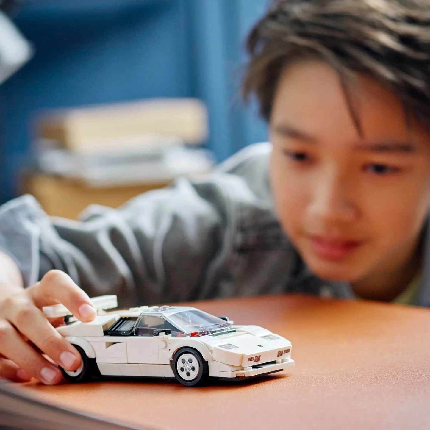 LEGO Speed Champions Lamborghini Countach 76908 Rennwagen-Spielzeug-Sammelbausatz Rennfahrer-Minifigur als Geburtstagsgeschenk