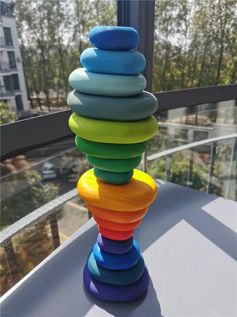 Holzspielzeug für Kinder Regenbogenfluss-Kieselsteine Puppen Ringe Bälle Bau- und Stapelklötze