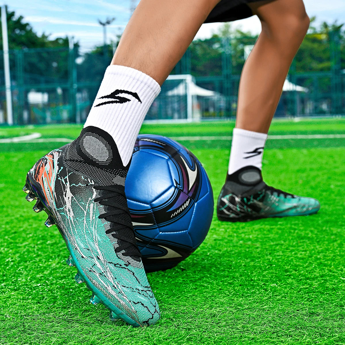Chaussures de football montantes respirantes à semelle électroplaquéeLes crampons longs FG offrent une adhérence et une durabilité super puissantes