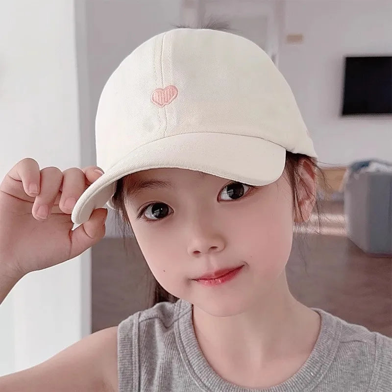 Casquettes de Baseball pour Enfants Garçons Filles Chapeau de Soleil Cœur Creux Amour Chapeaux à Queue de Cheval Haute Casquettes de Baseball Réglables pour Enfants de 4 à 12 Ans