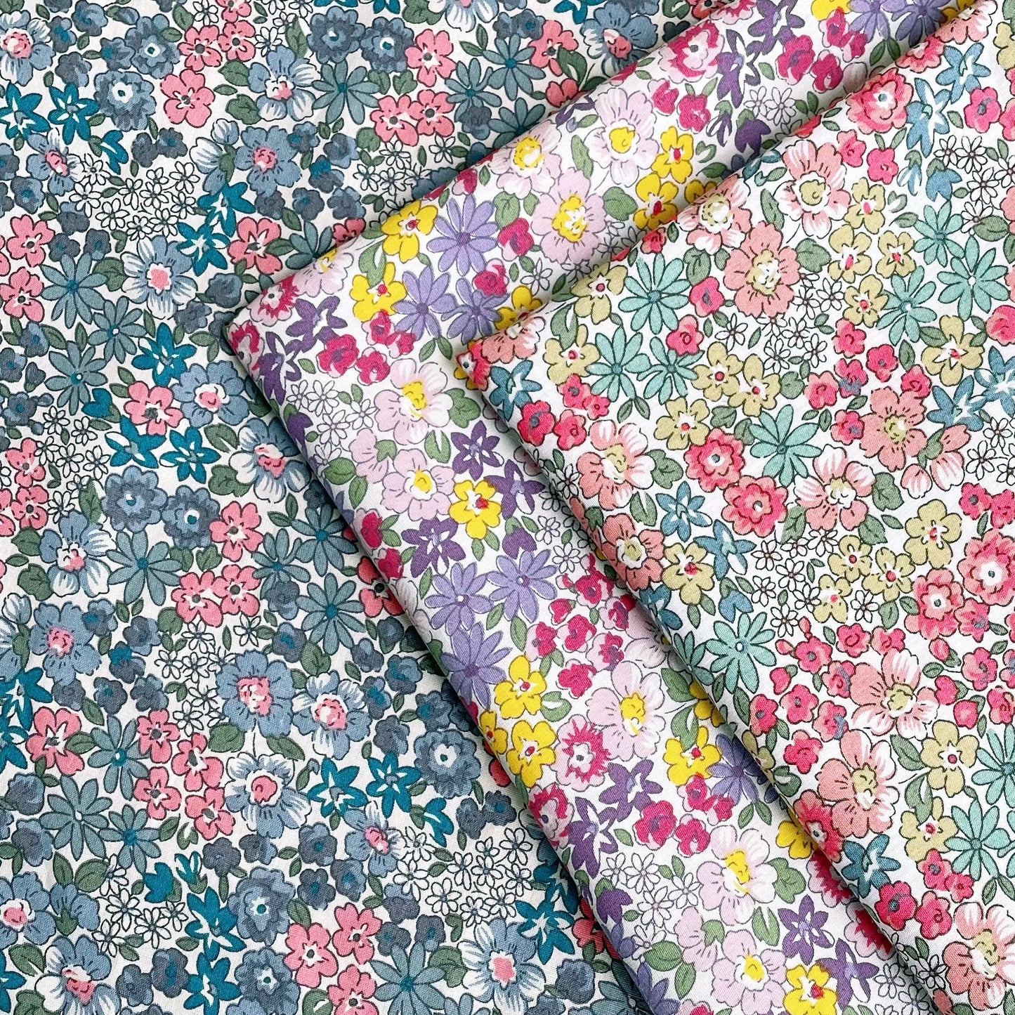 Betsy Floral 100% Baumwoll-Popeline-Stoff 40S, Liberty-ähnlich, digital bedruckt für Nähen von Kleidung, Kleid, Rock, Kinder, Designer