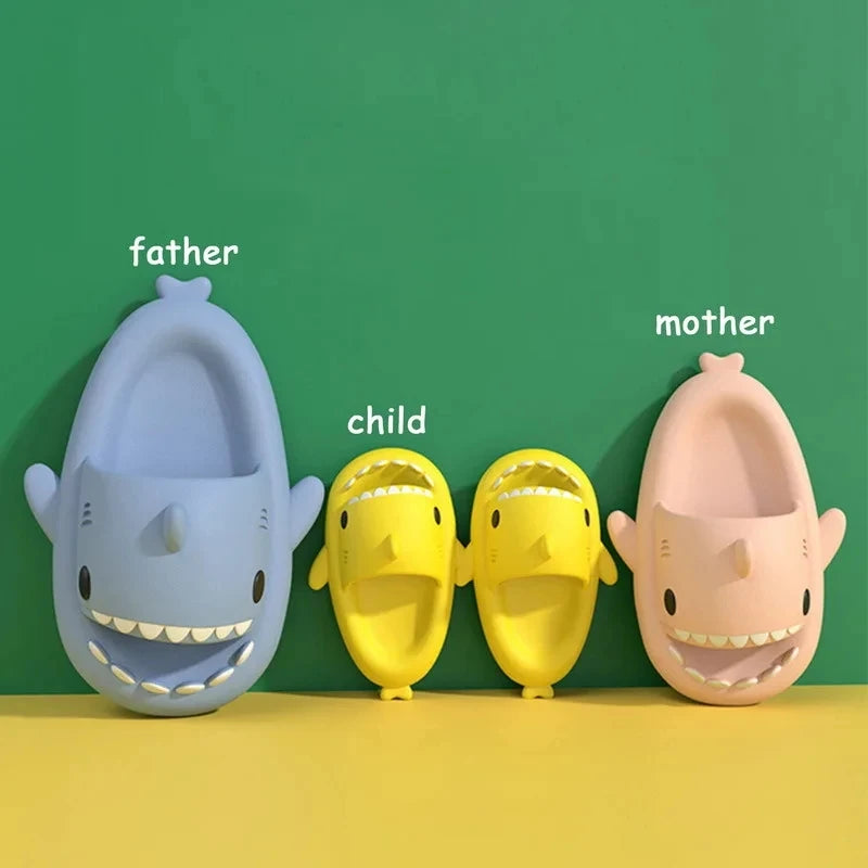 Chaussons de requin pour femmes adultes enfants salle de bain antidérapants EVA sandales d'extérieur pour hommes tongs de plage couples sandales à semelles épaisses