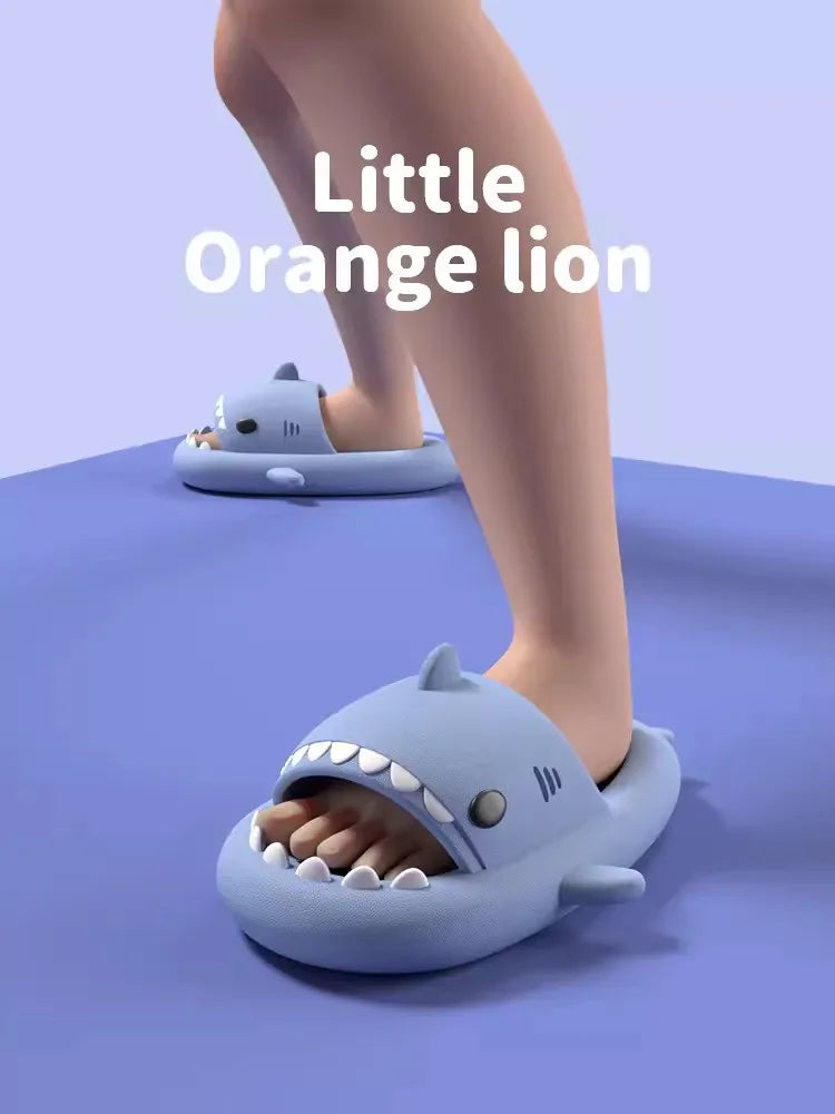 Chaussons de requin pour femmes adultes enfants salle de bain antidérapants EVA sandales d'extérieur pour hommes tongs de plage couples sandales à semelles épaisses