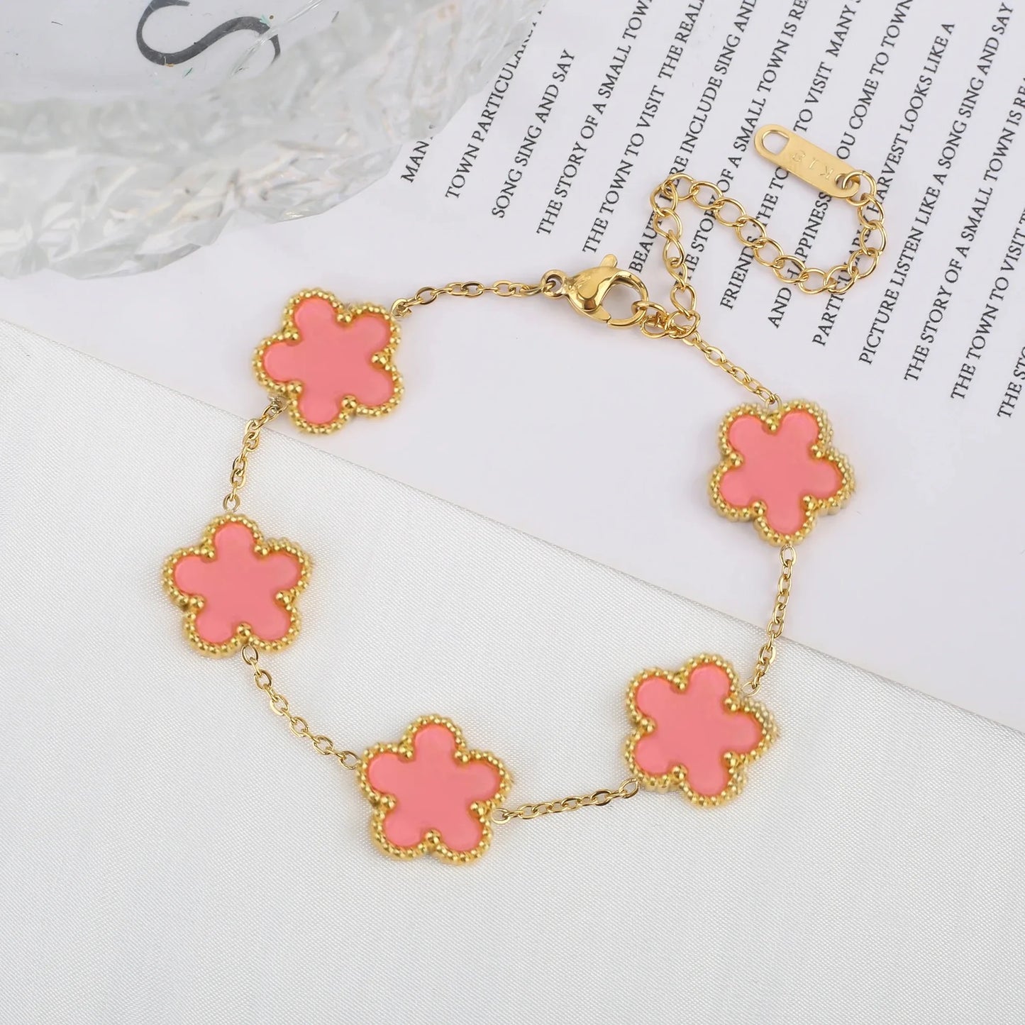 Heiße Schmuckverkäufe Edelstahl Fünfblumen-Halskette Armband Ohrringe Set Damenschmuck mit hohem Anspruch Kleeblatt Schmuck Party