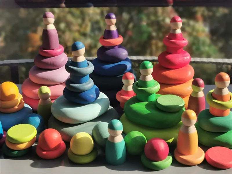 Holzspielzeug für Kinder Regenbogenfluss-Kieselsteine Puppen Ringe Bälle Bau- und Stapelklötze