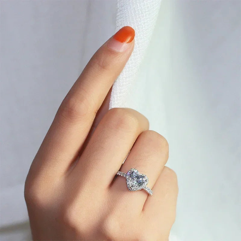 Bague Cœur Luxe Argent pour Femmes Exquise Mode Métal Incrusté de Zircons Blancs Bague de Mariage Bijoux de Fiançailles