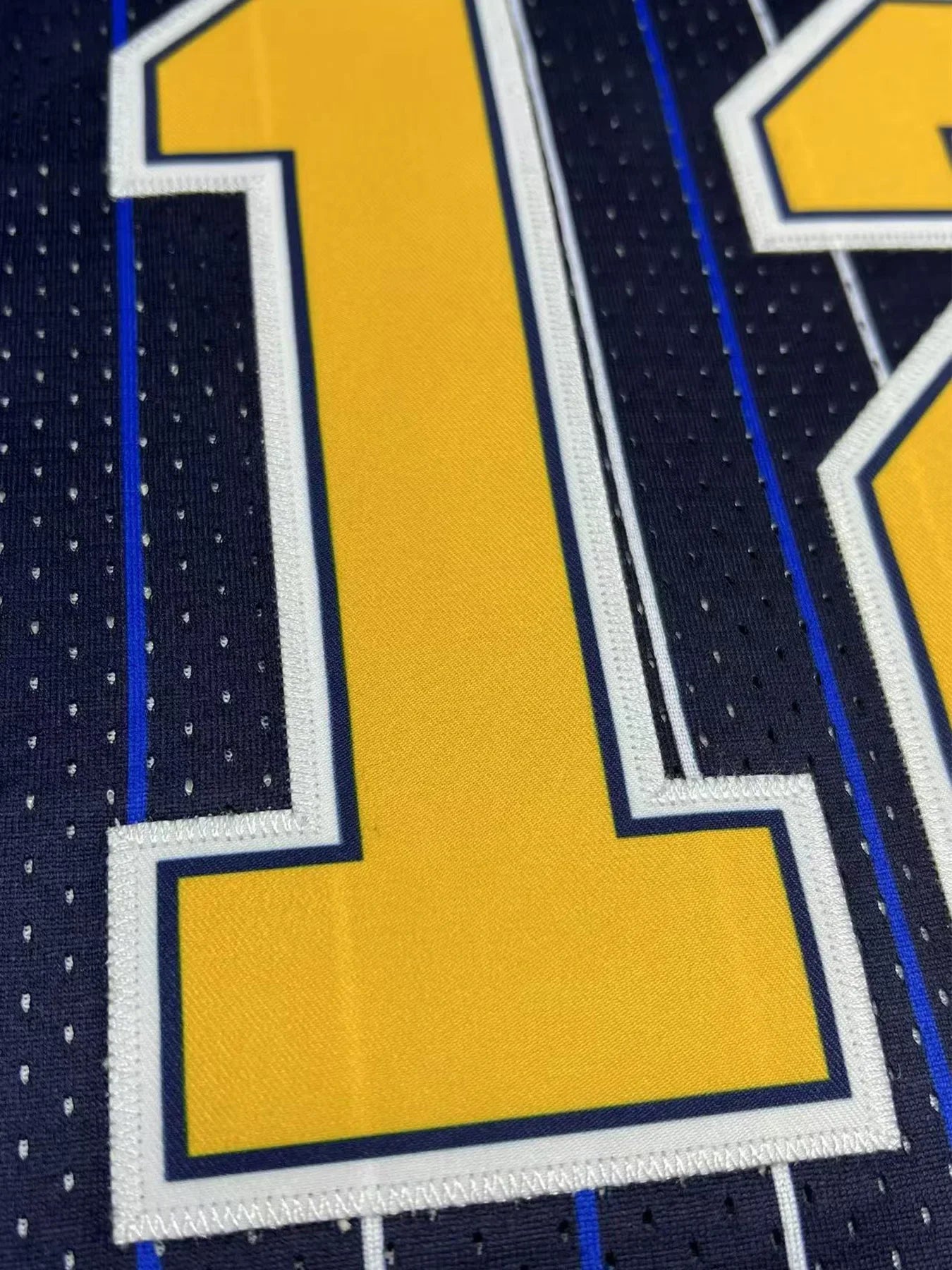 Herren Basketball-Trikot mit Buchstaben- und Zahlenstickerei, locker sitzendes, atmungsaktives, ärmelloses Tanktop mit Rundhalsausschnitt