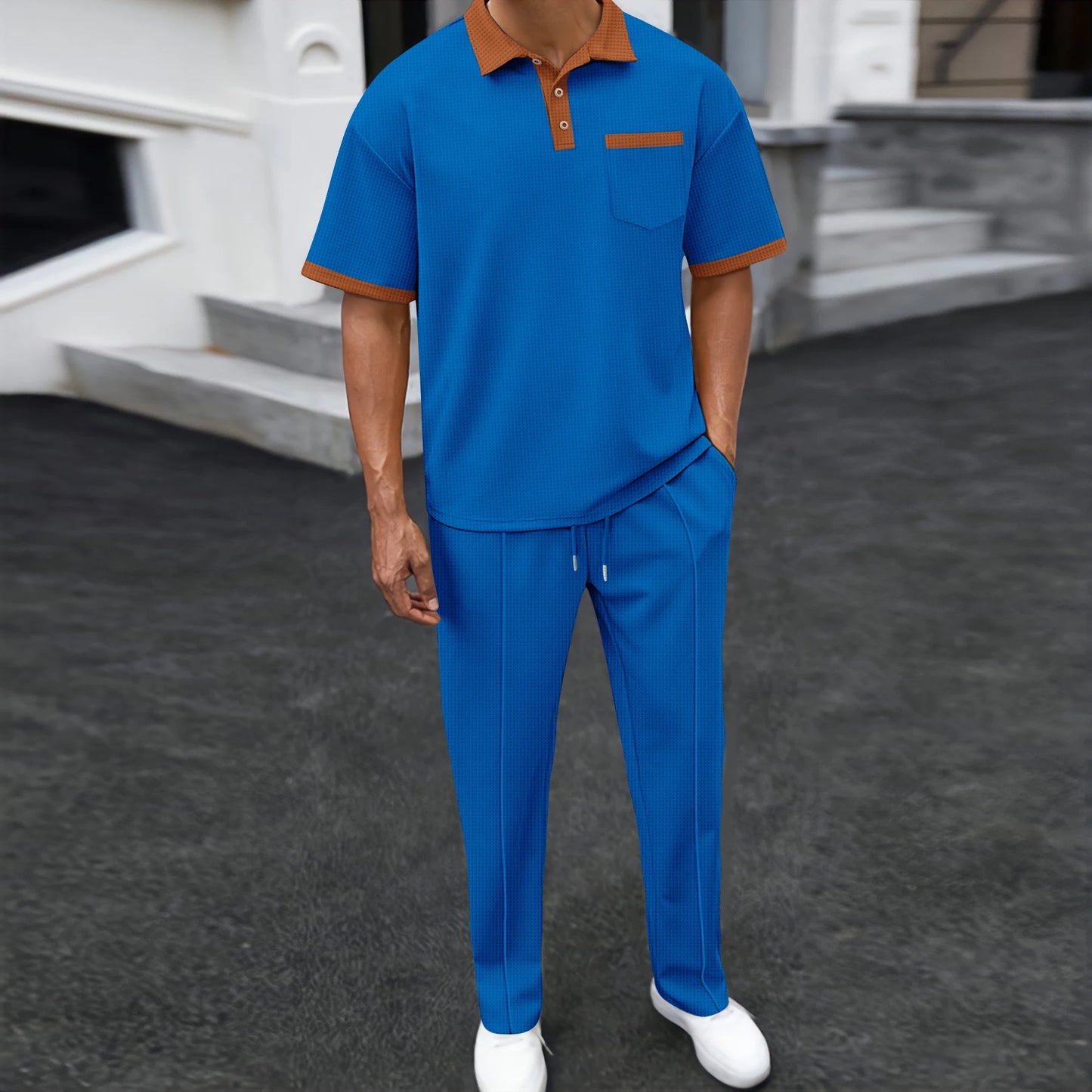 Ensemble deux pièces gaufré pour homme : polo contrasté avec poche poitrine et pantalon long à cordon de serrage, tenues décontractées pour la vie quotidienne.