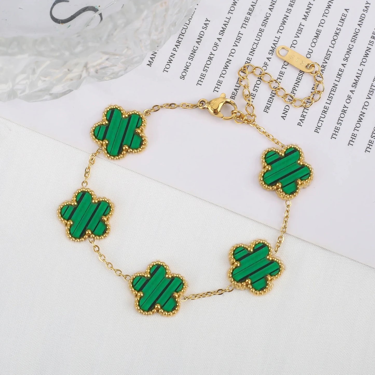 Heiße Schmuckverkäufe Edelstahl Fünfblumen-Halskette Armband Ohrringe Set Damenschmuck mit hohem Anspruch Kleeblatt Schmuck Party