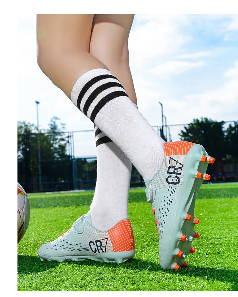 Nouvelles Chaussures de football pour enfants, Chaussures d'entraînement de football d'extérieur pour garçons et filles, Crampons de football à scratch, Baskets de futsal 28-39
