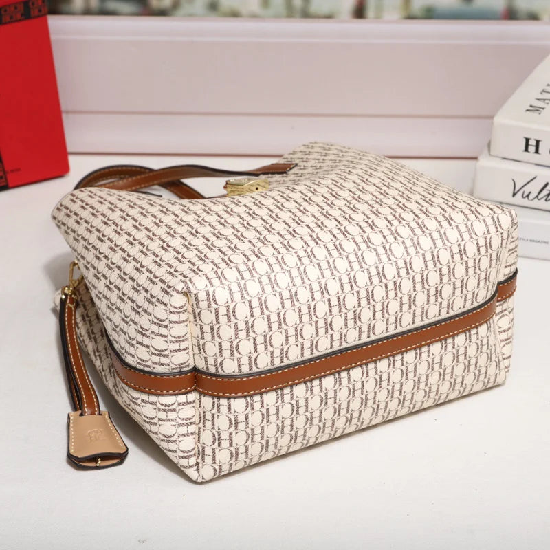CH Premium Vielseitige Leder Umhängetasche Damen Große Kapazität Alltags Pendler Tasche Buchstabenmuster Design Damen Mode
