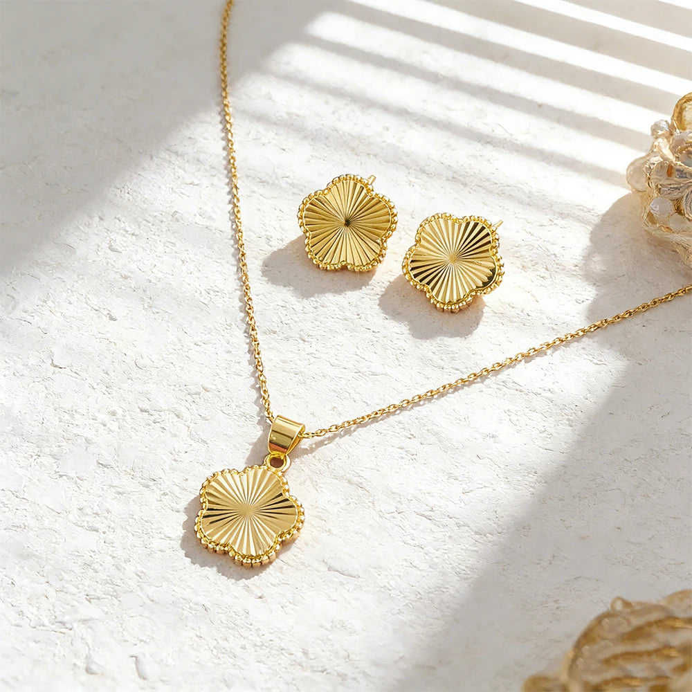 Parure Collier Ras du Cou Pendentif Boucles d'Oreilles Acier Inoxydable Couleur Dorée avec Fleurs pour Femme Bijoux et Accessoires de Mode Féminins